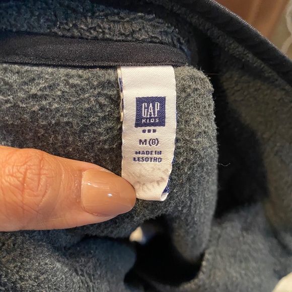 Size 8 boys gray Gap sweaters - Picture 4 of 6